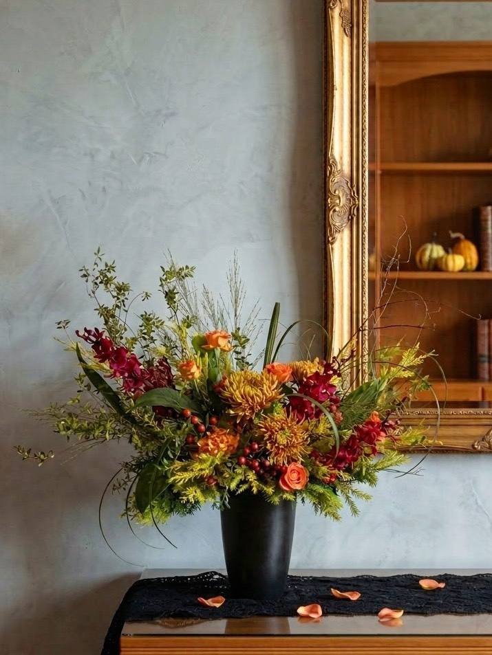 秋日暖陽橘紅綠意盆花