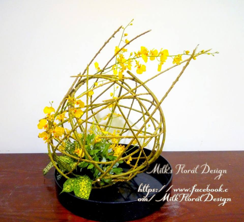 米柳架構桌花設計，由Milk‘s花藝×芳療×藝術手作工作室花藝師手工設計，適合送禮與居家擺飾