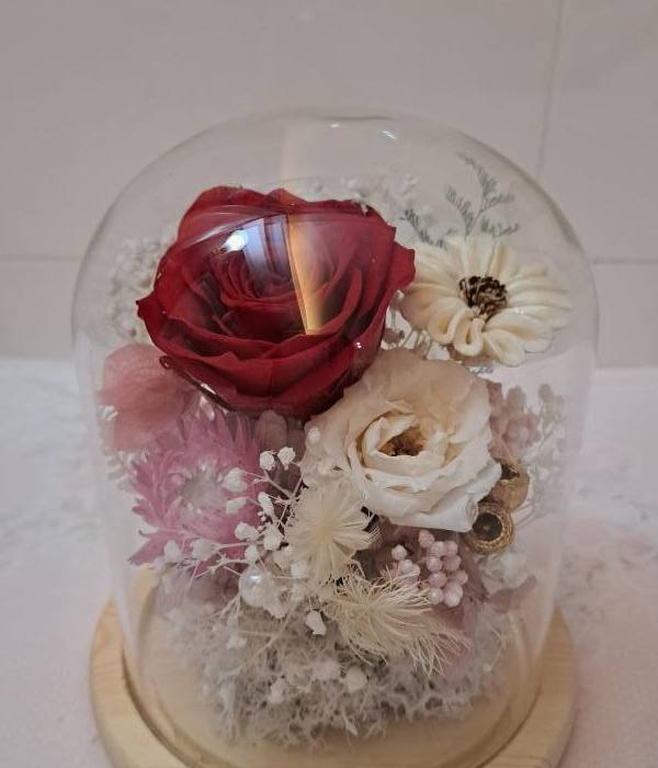 女王幸福降臨 永生紅玫瑰＆白桔梗玻璃花盅-實拍圖片