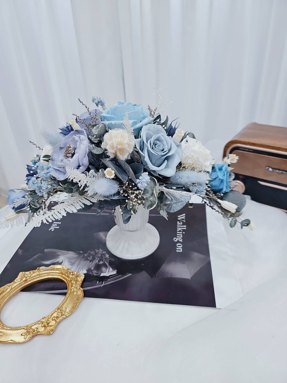 古典弓形盆花-花舞弓影，由花吻花藝企業社花藝師手工設計，適合送禮與居家擺飾